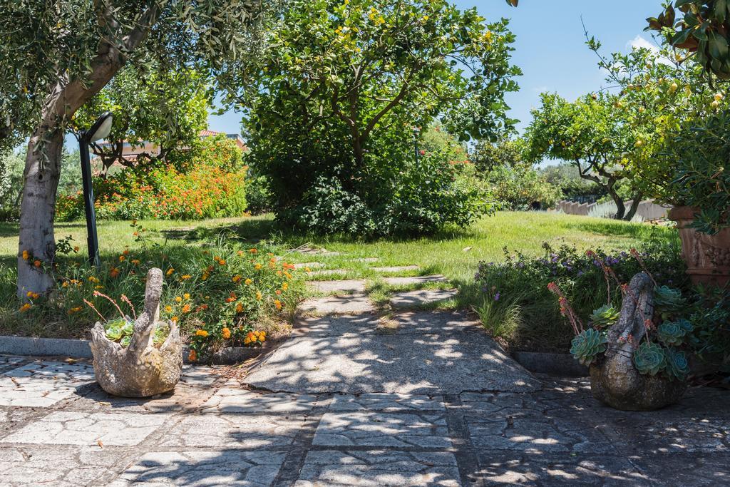 Villa Tina Санта Мария ди Кастелабате Екстериор снимка